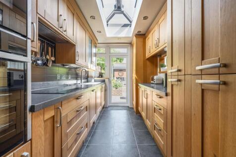 Cherrydown Avenue, E4