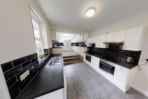 9-bed house on 130 Harcourt Road, Crookesmoor, £4,485/mo