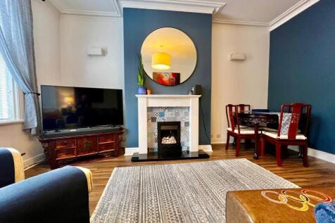 Call us to view this 4 bedroom in Addlestone, KT1