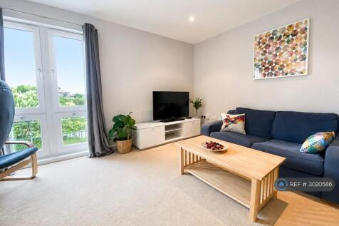 Bright Top-Floor Lounge With Juliet Balcony