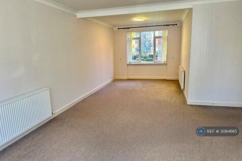 Castle Court, Glasgow, G77 photo 5
