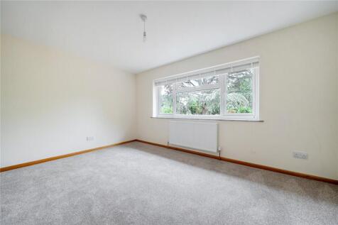 Portsmouth Road, Camberley, Surrey, GU15 photo 4