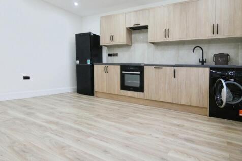 Waverley Way, CARSHALTON photo 5