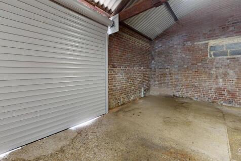 Spray-Shed-Court-Farm-Church-Street-Photo-1-Defurn