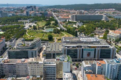 Spacious &amp; Bright T9 Flat, Avenidas Novas, Lisbon