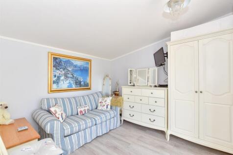 Room 1 (Seller Uses As Lounge)