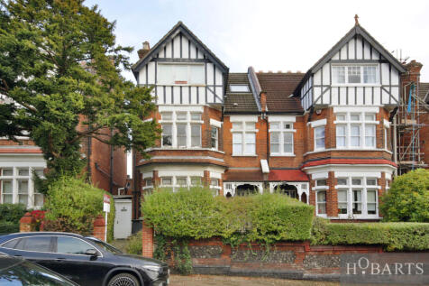 Spacious 2-Bedroom Split-Level Maisonette with Ga