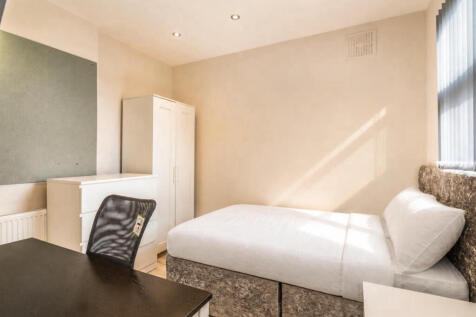 Derby Grove, Lenton, East Midlands, NG7 photo 5