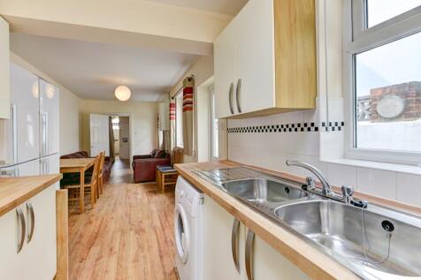 62 Brading Road Kitchen