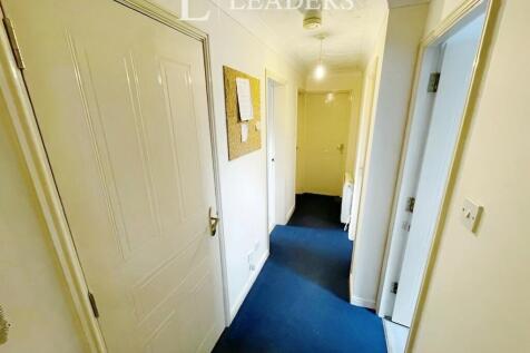 b944d918-hallway