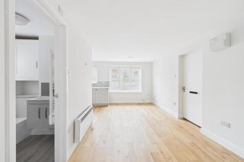 Light &amp; Spacious Living