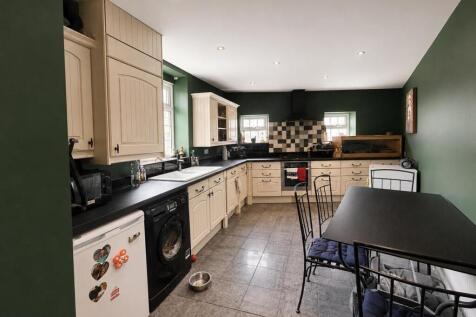 Kitchen Dining 2.jpg