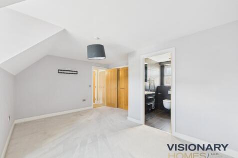 CAM03522G0-PR0217-STILL028