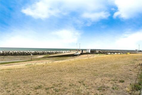 Seafront On Doorstep
