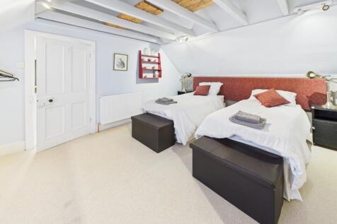 CAM03185G0-PR0084-STILL018