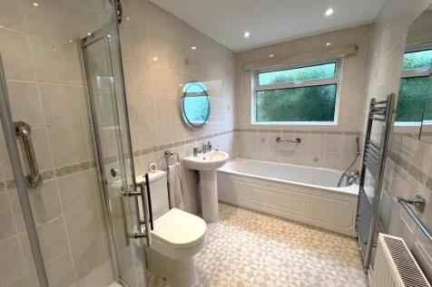 Bath/shower room