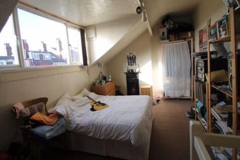 Bright, cosy double bedroom with a double bed, ...