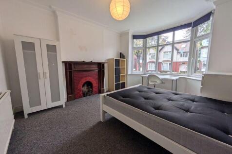 Harlaxton Drive, Nottingham photo 4