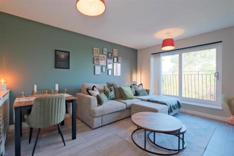 Living Room / Dining