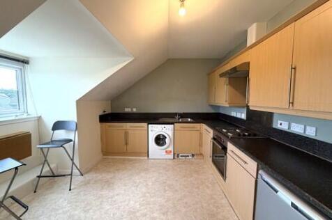 Queens Crescent, Livingston, EH54 photo 3