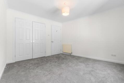 19_19 rosebank gardens, largs  (19).jpg