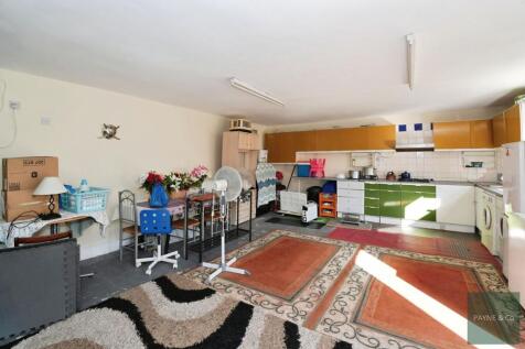 Outbuilding / Garage