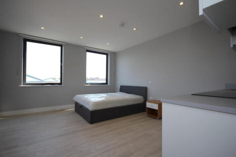 Neasden Lane, London, NW10 1 photo 5