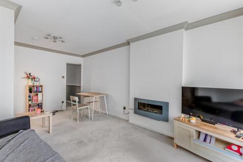 Living Area 2.jpg