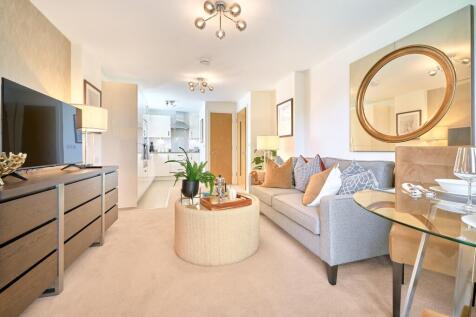 24 Queens Road, Weybridge, Surrey, KT13 9UX photo 2