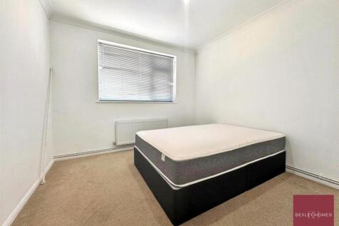 bedroom 1 .jpg