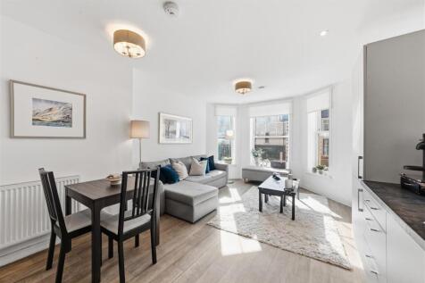 SITTING / DINING ROOM &amp; KITCHEN