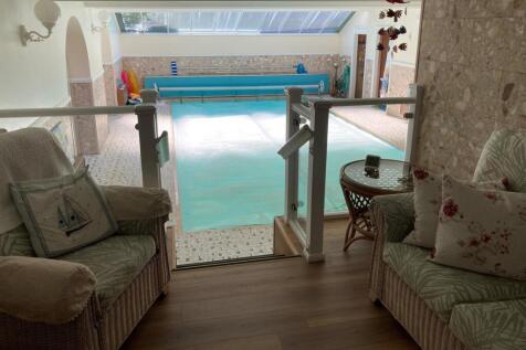 Vendor pool lounge.jpg