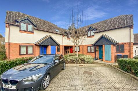 1-bed flat on Carvers Croft, Woolmer Green, £1,150/mo