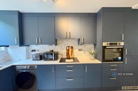 Contemporary Navy Kitchen, Integrated Appliances