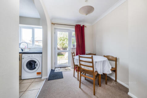 Deerfield Close, Buckingham, MK18 photo 4