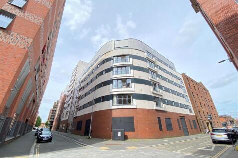 Located within the ever-popular NQ4 development, this fantastic apartment sits in the heart of Ancoats – an area that has transformed from its industrial roots into one of Manchester’s most sought-aft