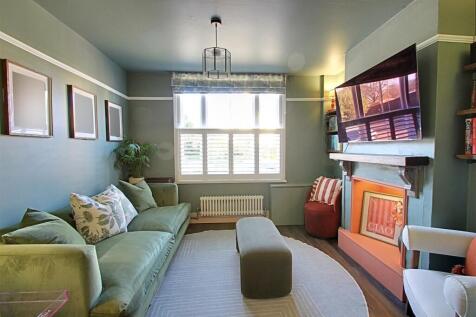Living Room 1.jpg