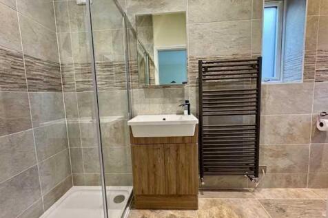 ENSUITE SHOWER ROOM