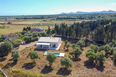 Timeless modern newly built finca close to Playa de Muro