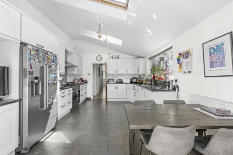 Greystone, Valley Road, HP14 4PF-10.jpg