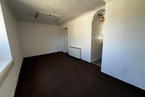 Studio Flat in Highwoods