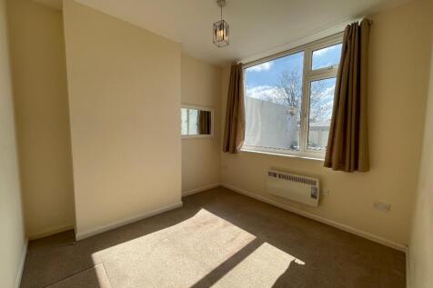 Eastern Avenue East, Romford, London, RM1 photo 5