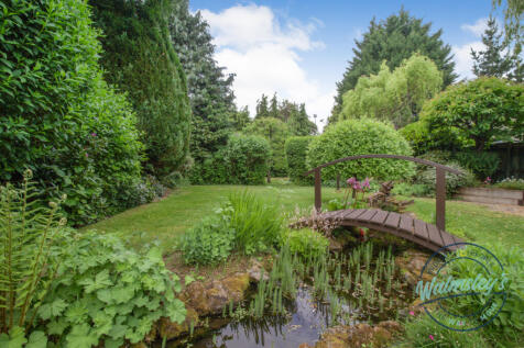 Bridge between lawns