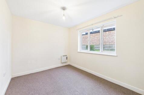 Bristol Road, Quedgeley, Gloucester, GL2 photo 4