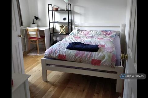 1-bed flat on Acacia Close, London, SE8, £1,650/mo