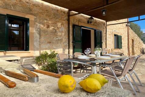 Charming rustic property with private tennis court near the very desirable Son Macia