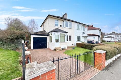 Robslee Road, Thornliebank Three bedroom semi deta