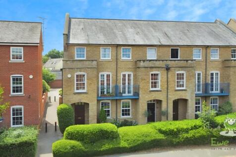 EweMove Basingstoke Estate Agents 21 Gaiger Avenue