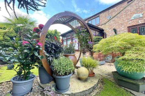 Front Garden Abstract Trellis