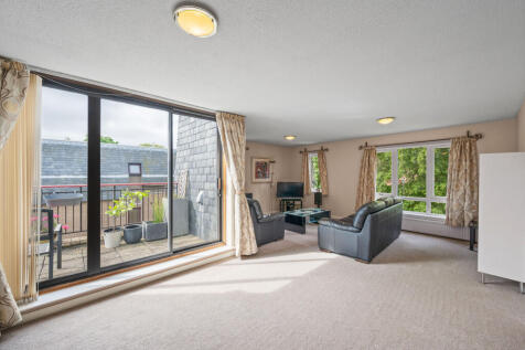 Sitting/Dining Room of 8 (Flat 5) Rocheid Park